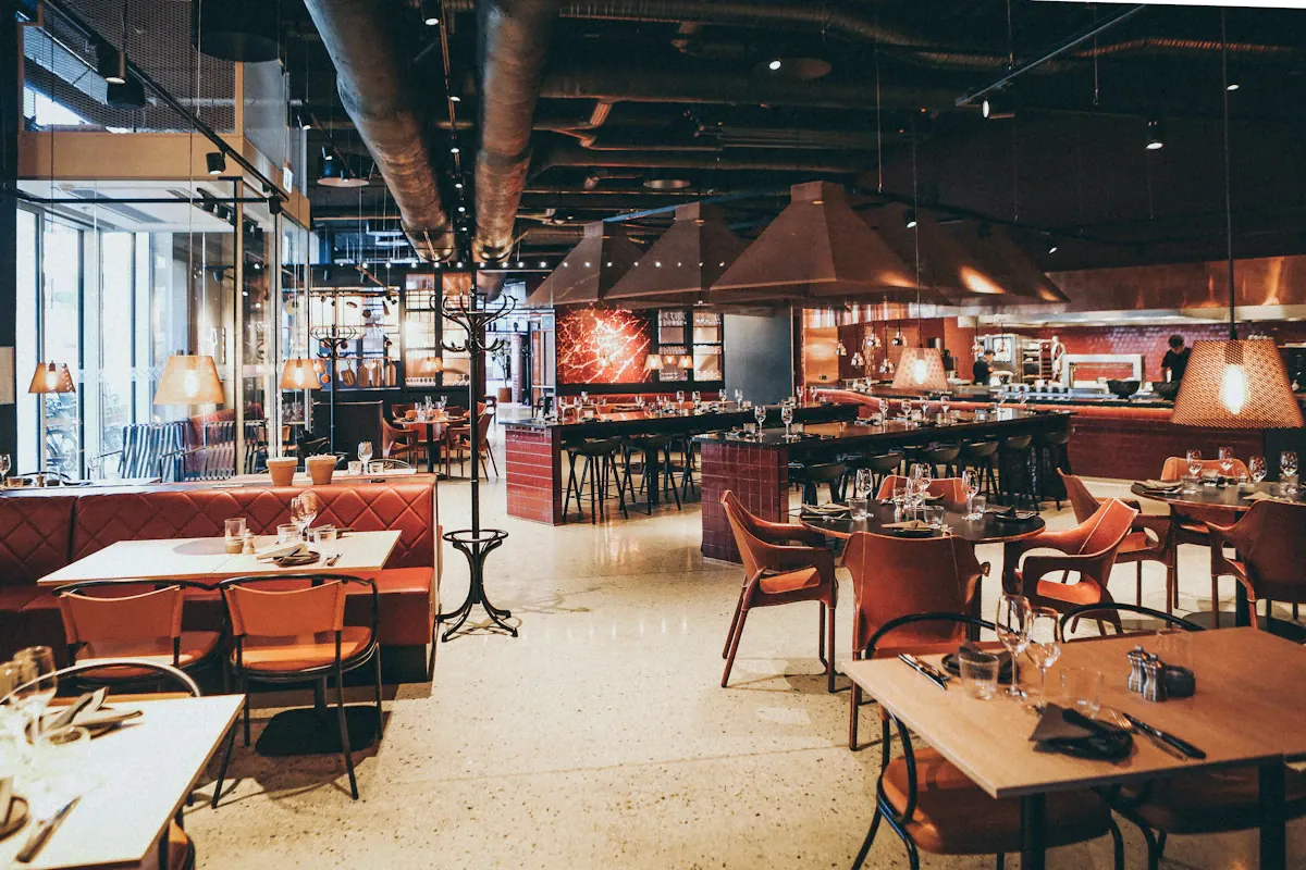 Interior de restaurante moderno