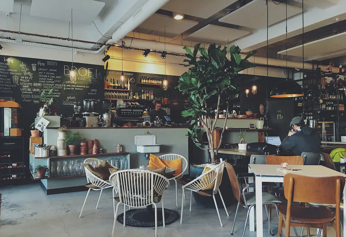 Ambiente acolhedor de cafeteria